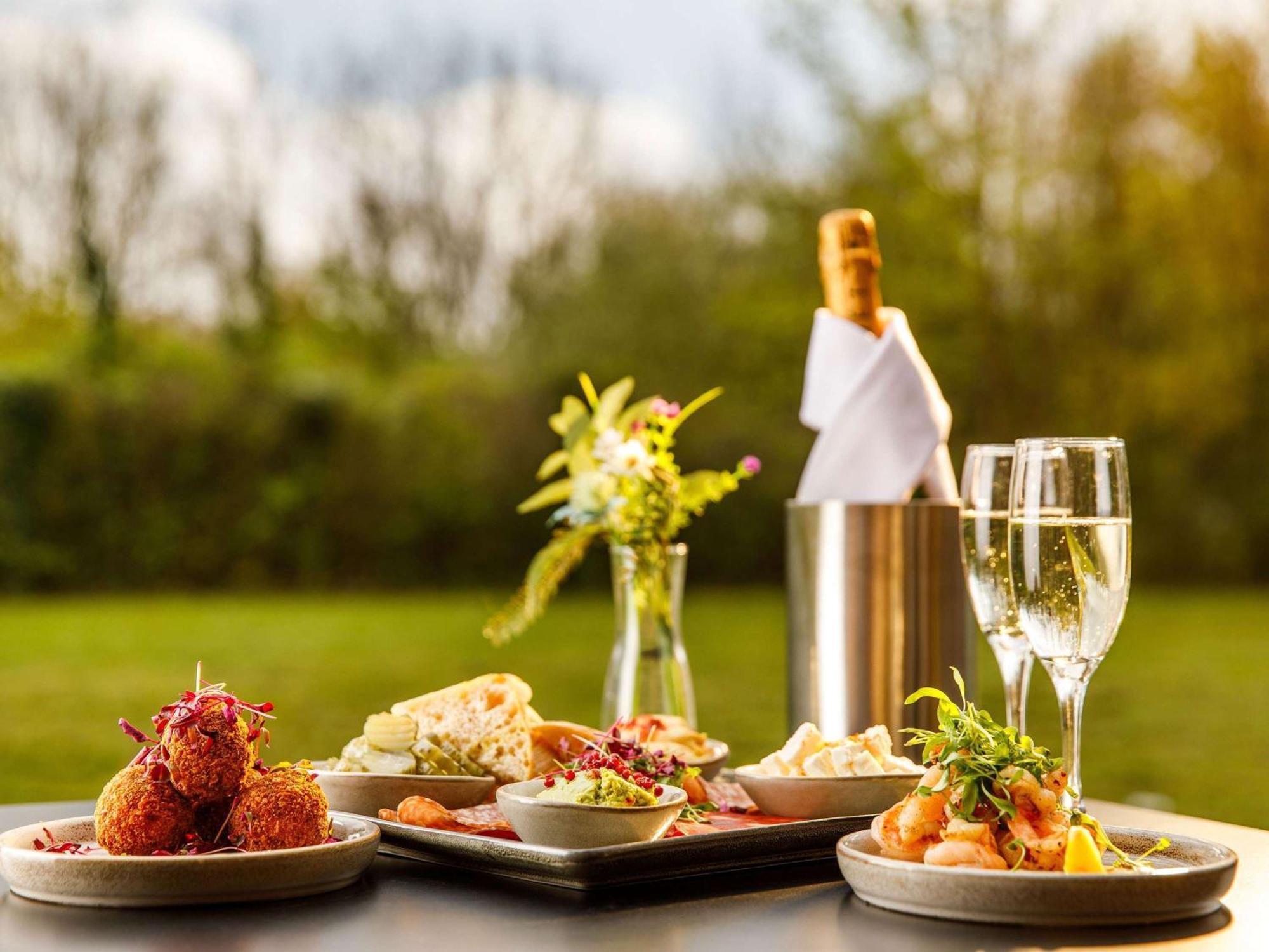 Mercure Cardiff North Hotel Eksteriør billede
